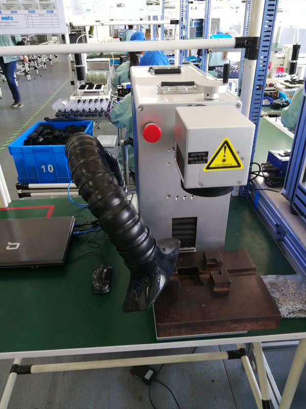 方便·安全·干净 的 桌面式激光打标机